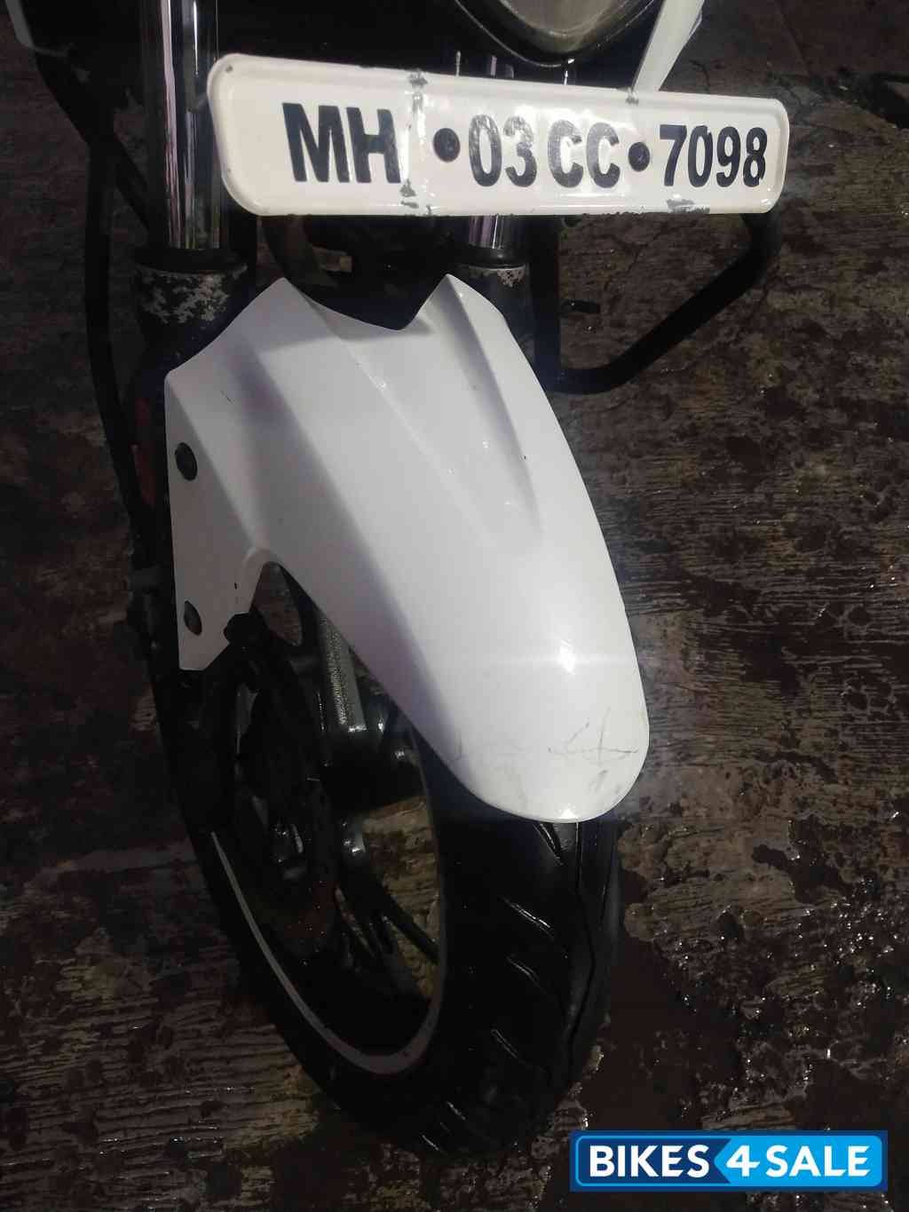 White Honda CB Hornet 160R White Honda CB Hornet 160R