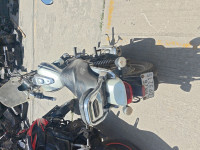 Moon White Bajaj Avenger Cruise 220