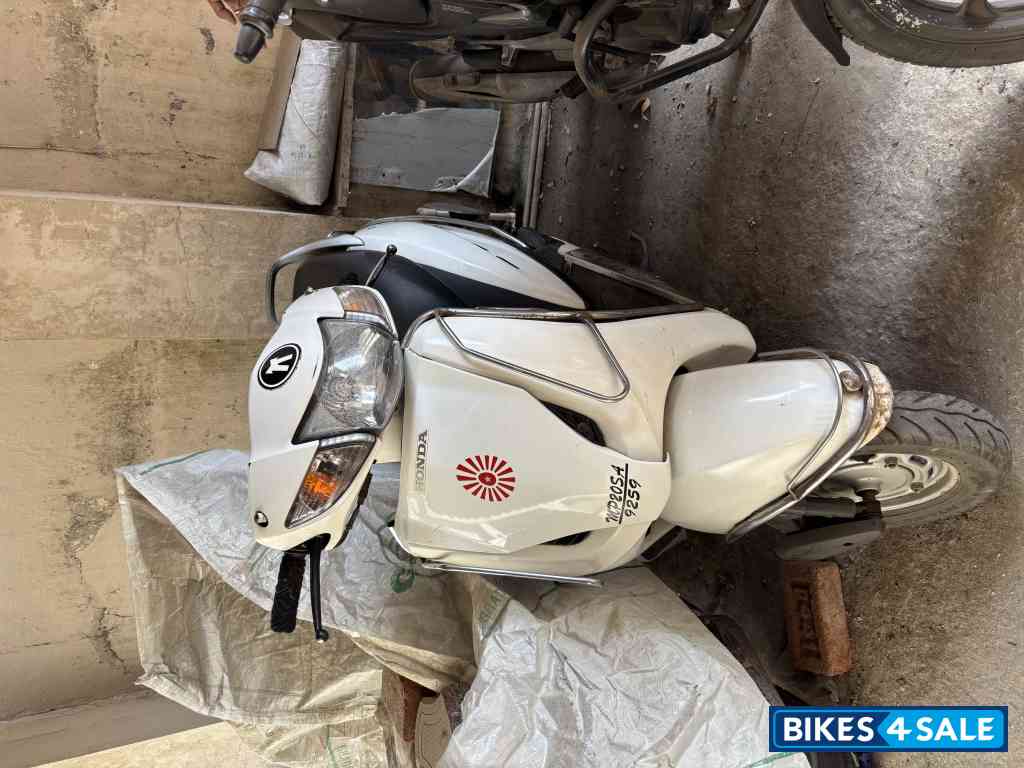 White Honda Activa