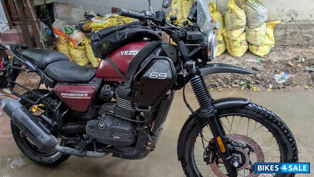 Yezdi Adventure Matte 2024