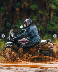 Yezdi Adventure Matte 2024