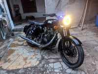 Balck Royal Enfield Classic 350