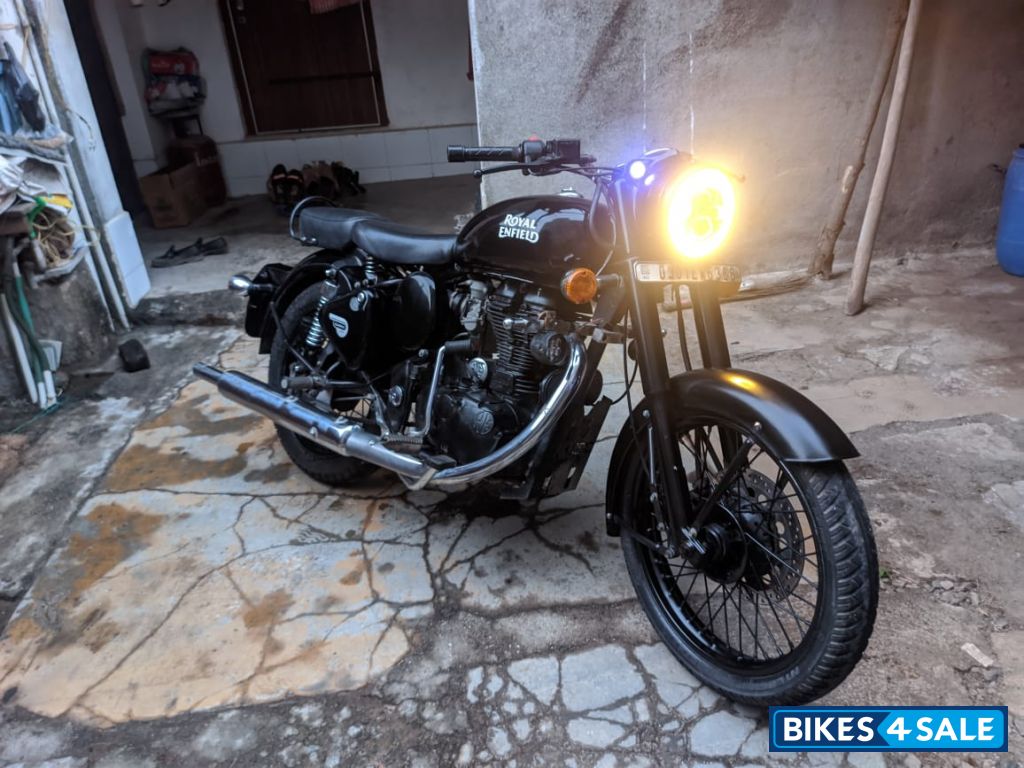 Balck Royal Enfield Classic 350