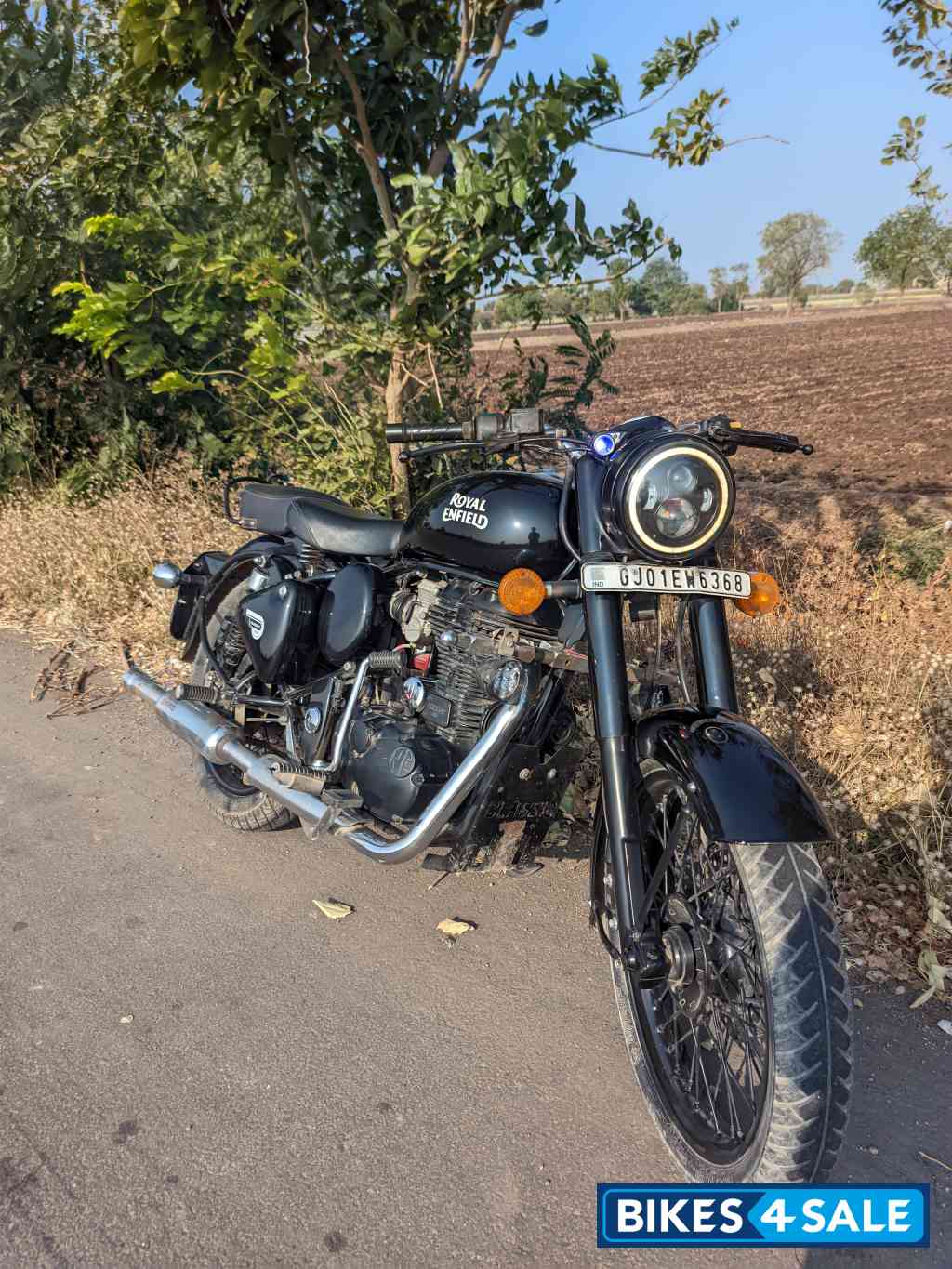 Balck Royal Enfield Classic 350