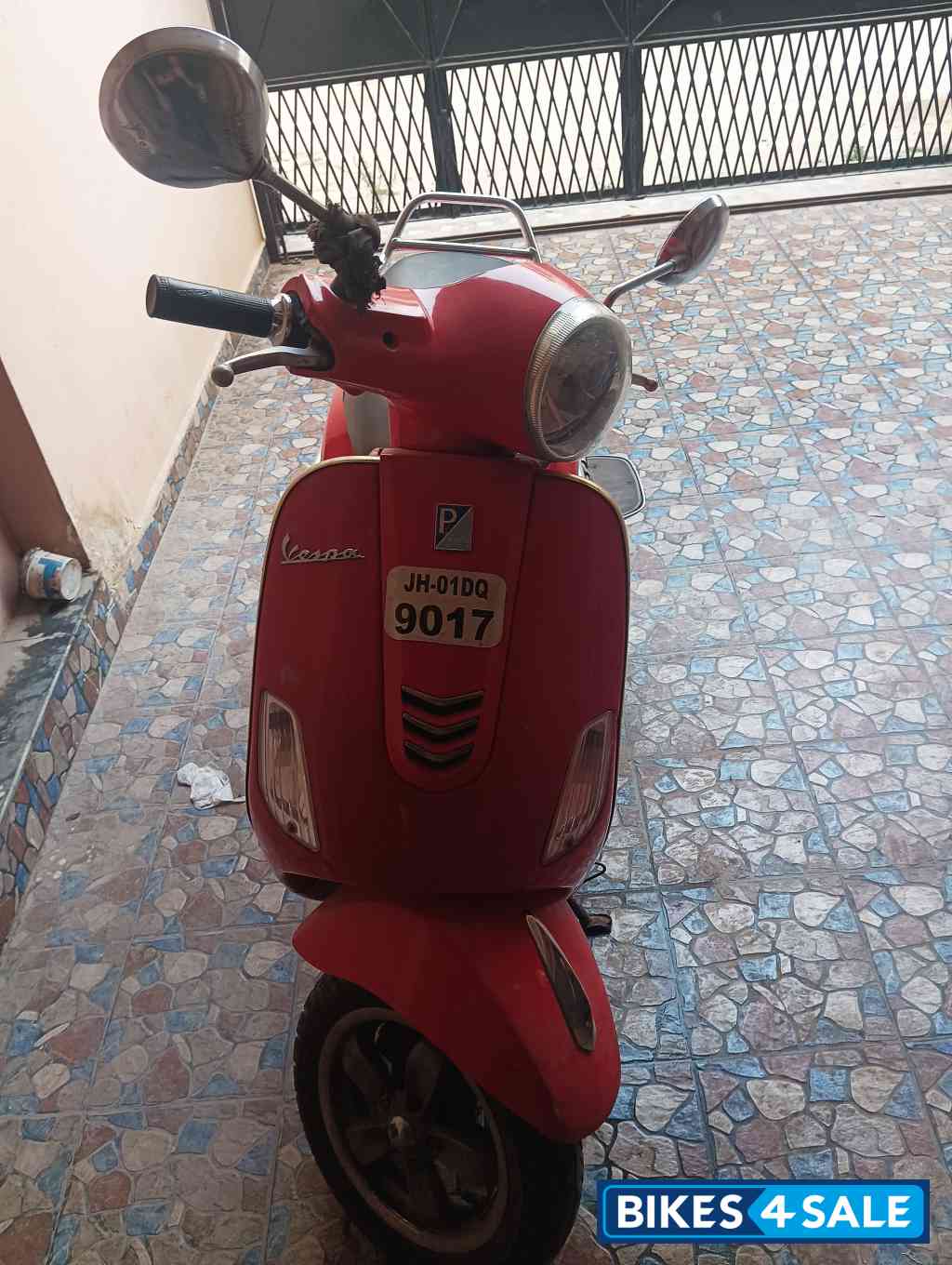 Red Vespa VXL 125