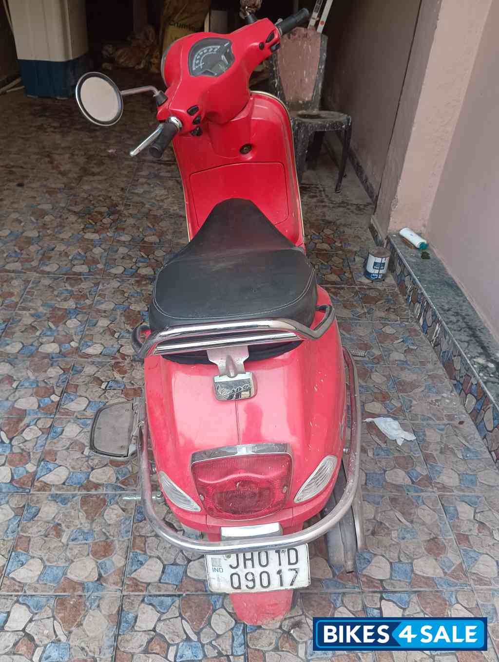 Red Vespa VXL 125
