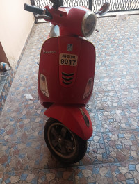 Red Vespa VXL 125