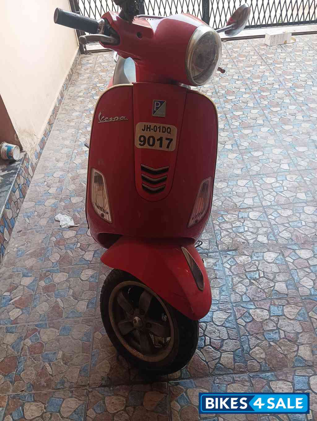 Red Vespa VXL 125