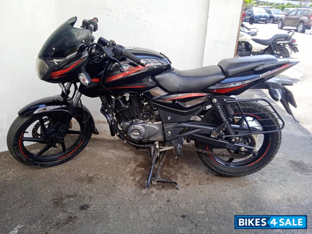 Ebony Black Met Bajaj Pulsar 180 DTSi