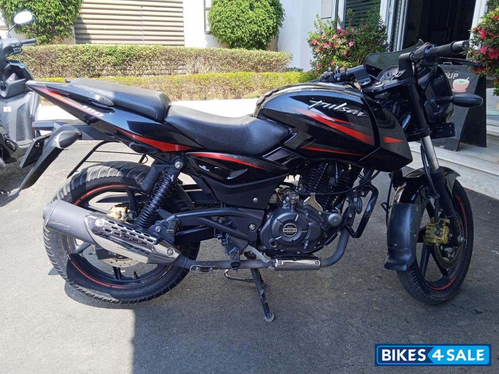 Ebony Black Met Bajaj Pulsar 180 DTSi