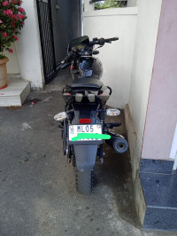 Ebony Black Met Bajaj Pulsar 180 DTSi