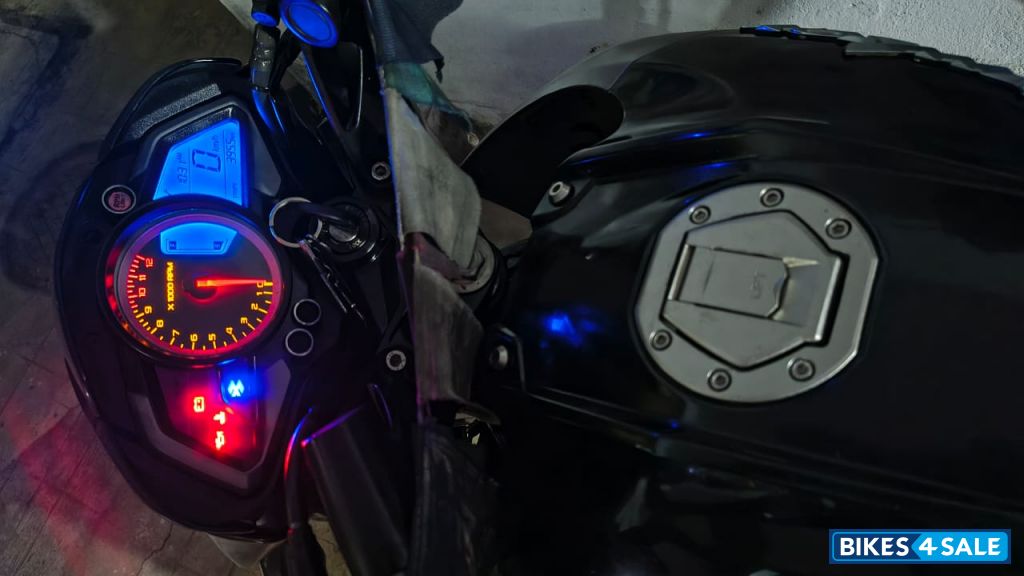 Black Bajaj Pulsar NS200