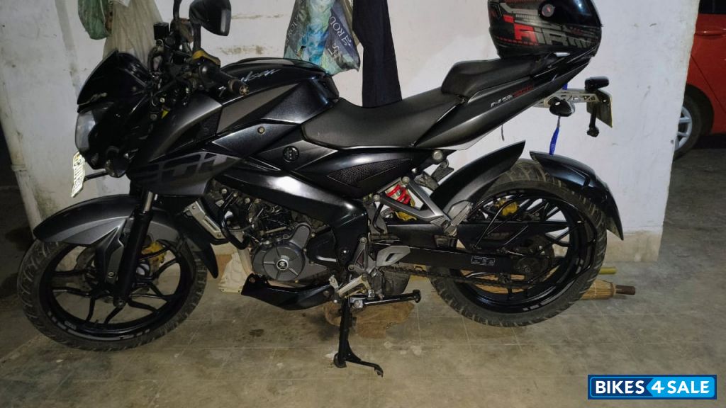 Black Bajaj Pulsar NS200