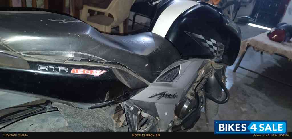 Black TVS Apache RTR 160 4V