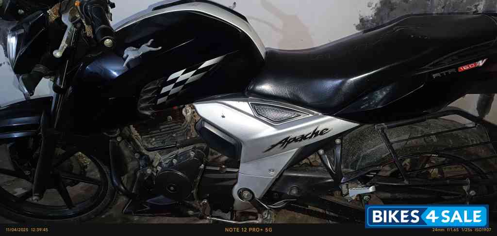 Black TVS Apache RTR 160 4V