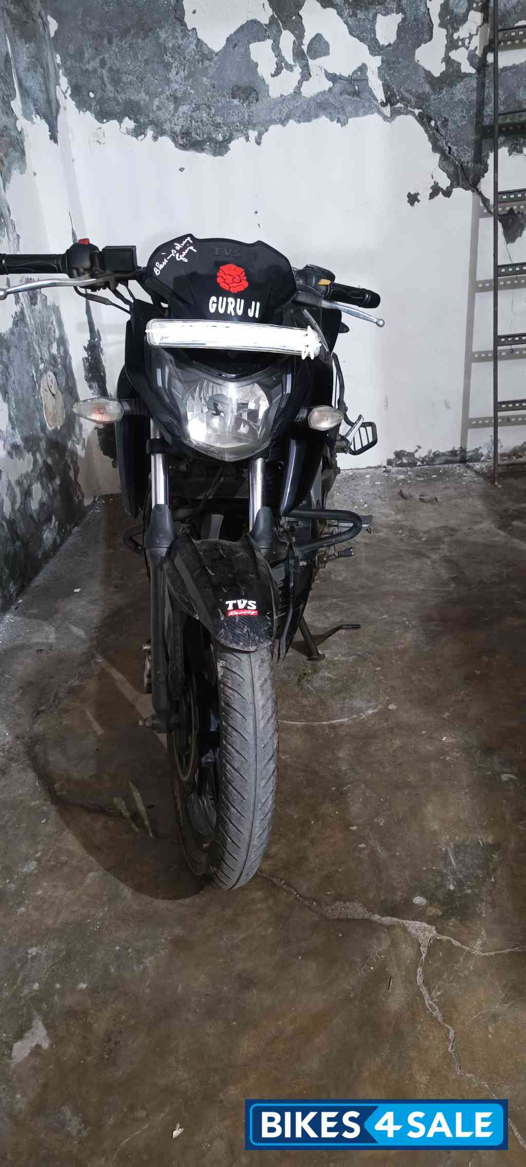 Black TVS Apache RTR 160 4V