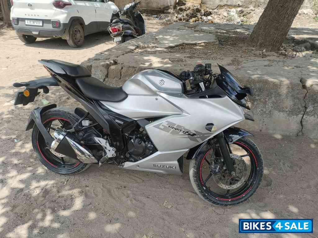 Suzuki Gixxer SF