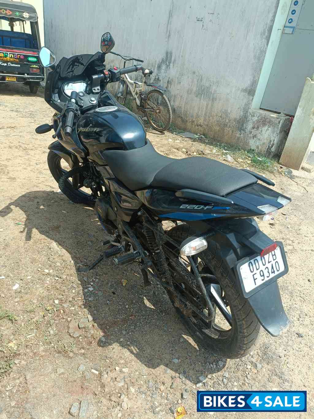 Blue Bajaj Pulsar 220F