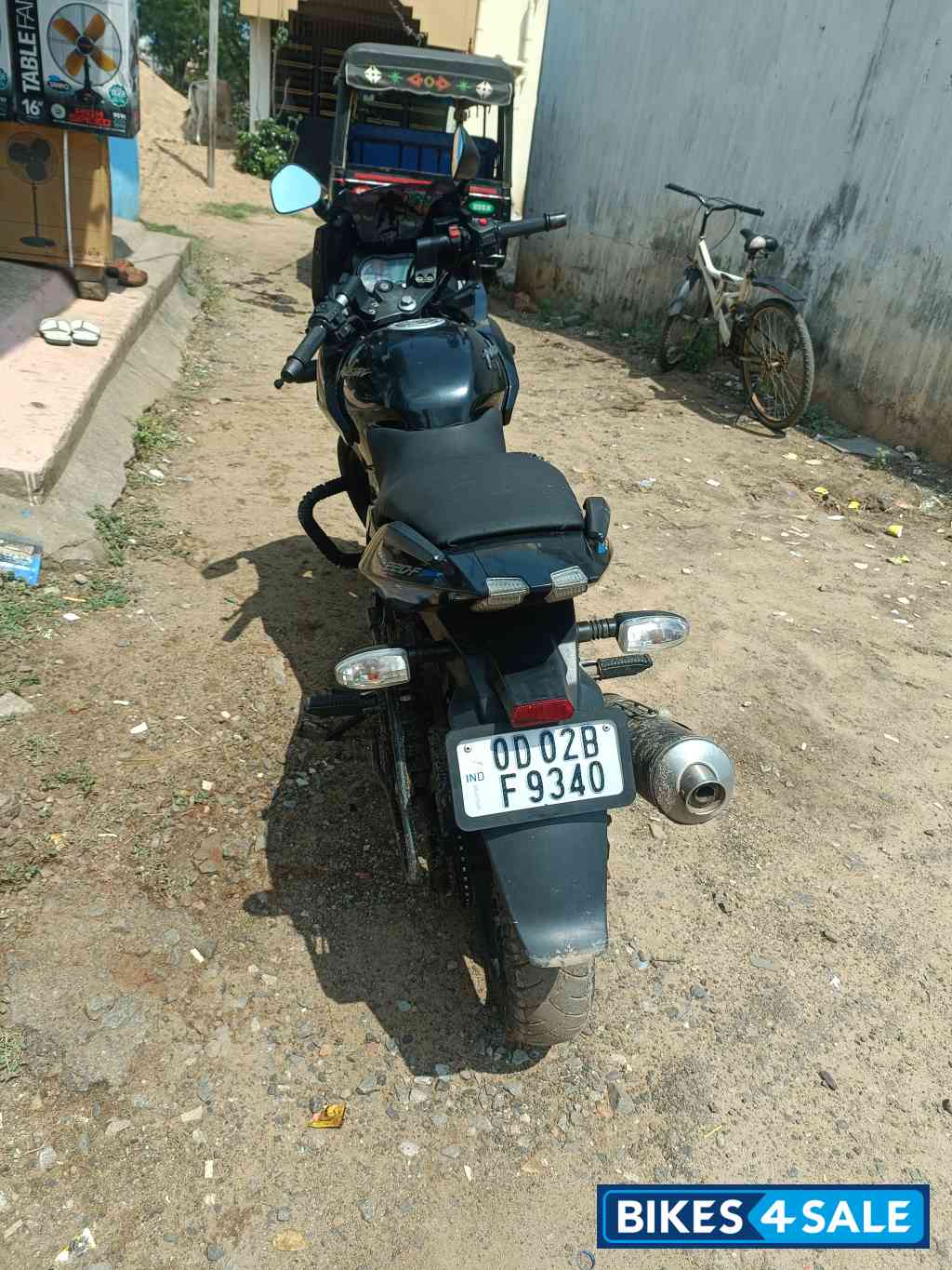 Blue Bajaj Pulsar 220F
