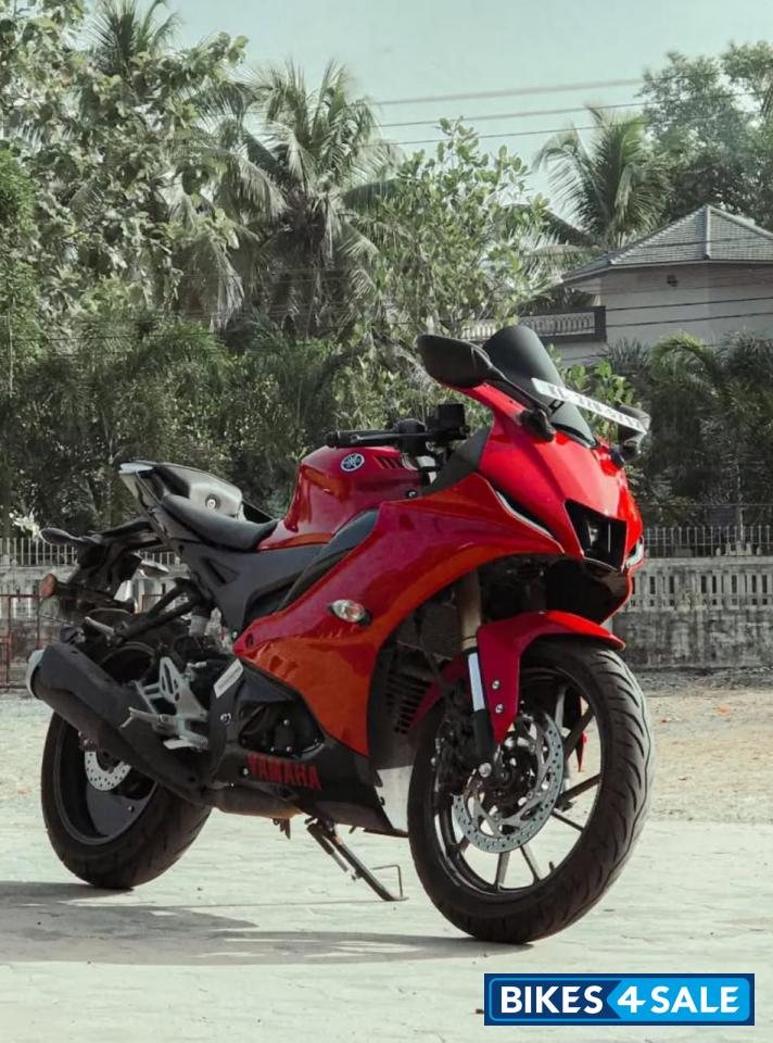 Yamaha R15 V4