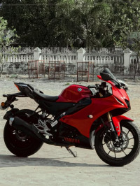Yamaha R15 V4
