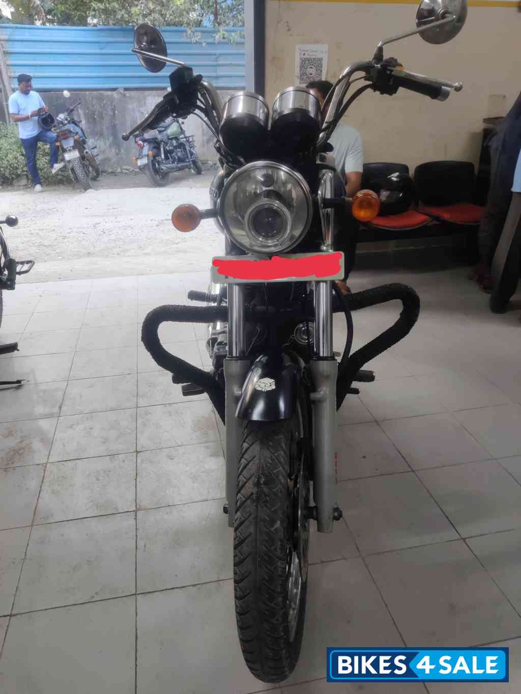 Black Royal Enfield Thunderbird TwinSpark 350