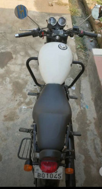White Royal Enfield Thunderbird X 350