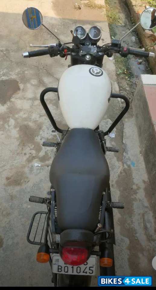 White Royal Enfield Thunderbird X 350