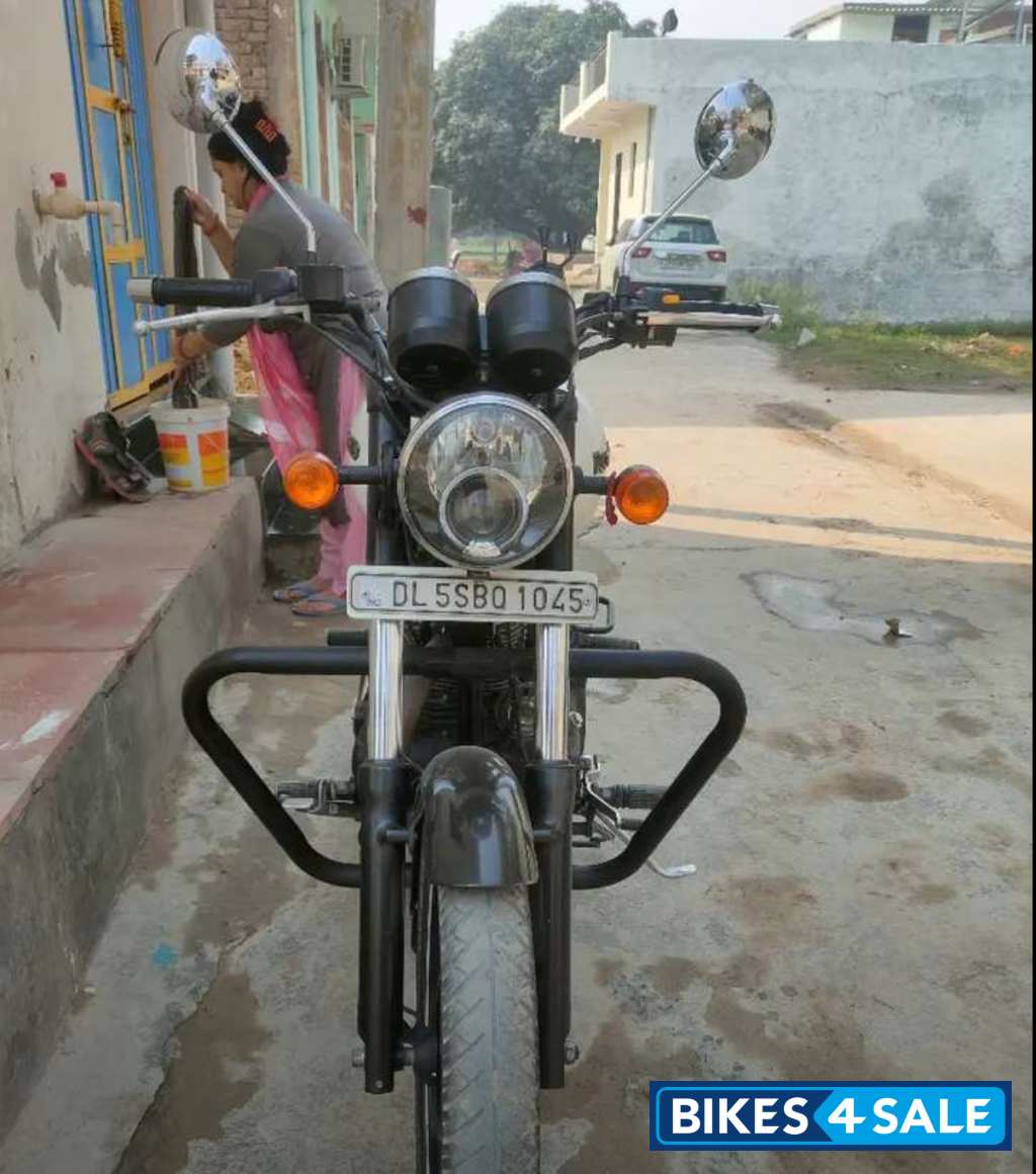 White Royal Enfield Thunderbird X 350