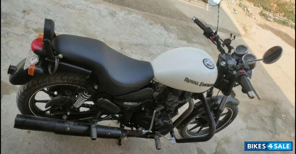 White Royal Enfield Thunderbird X 350