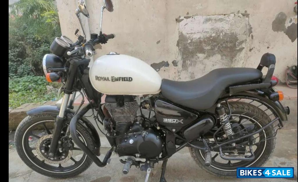 White Royal Enfield Thunderbird X 350