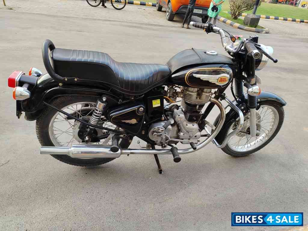 Black Royal Enfield Bullet Standard 350
