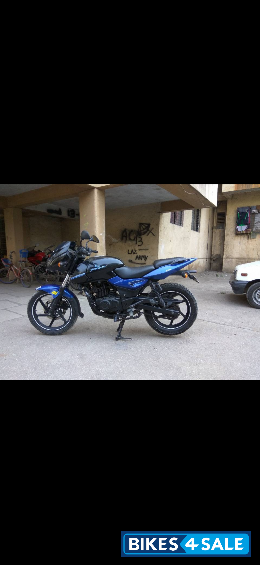 Black Bajaj Pulsar 220 DTSFi