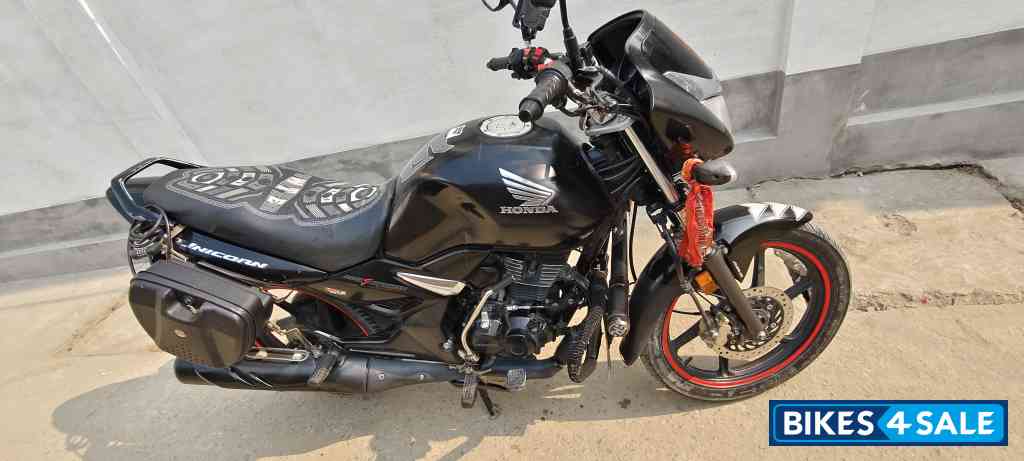 Black Honda Unicorn 160 BS6