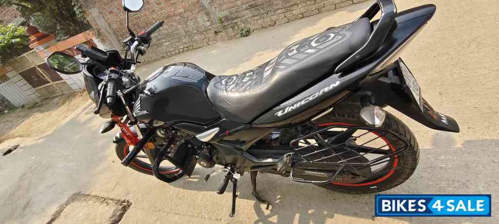 Black Honda Unicorn 160 BS6