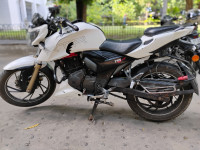 White TVS Apache RTR 200 4V