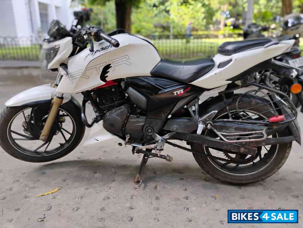 White TVS Apache RTR 200 4V