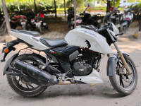 White TVS Apache RTR 200 4V