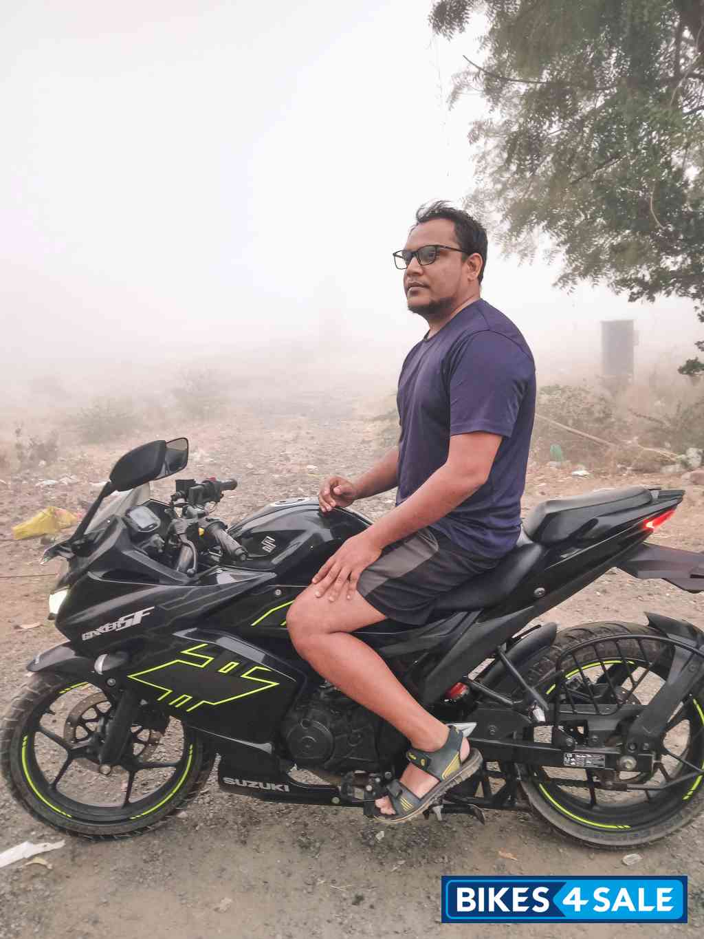 Black Suzuki Gixxer SF