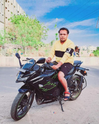 Black Suzuki Gixxer SF
