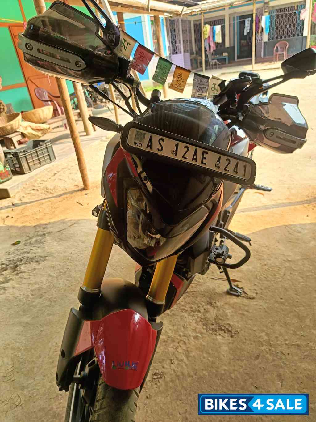 Canyon Red Bajaj Dominar 250 2022