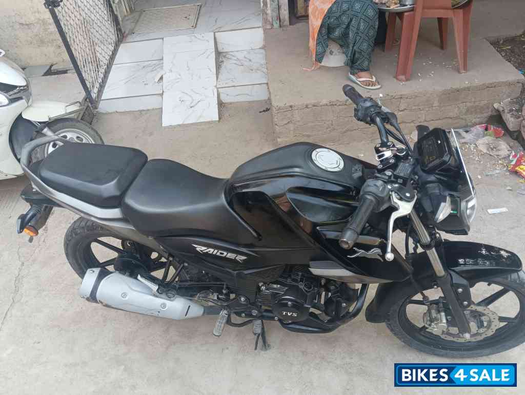 Black TVS Raider Split Seat