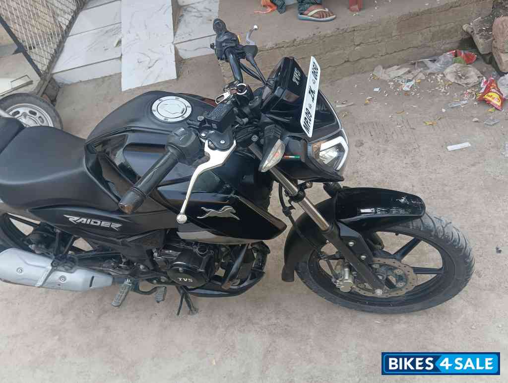 Black TVS Raider Split Seat