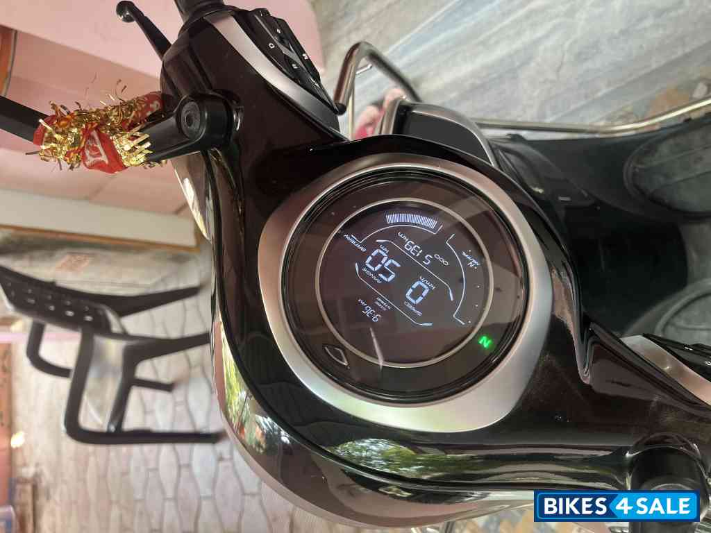 Bajaj Chetak Premium 2023 Edition