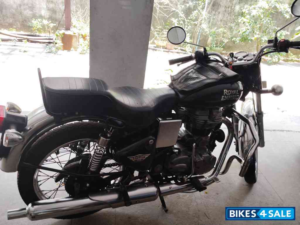 Black Royal Enfield Bullet 350 Twinspark