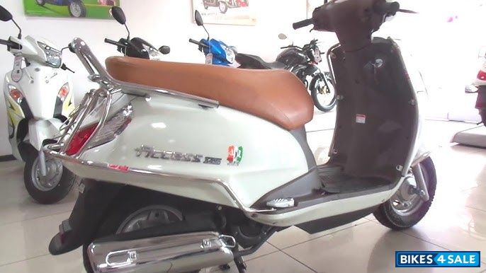 White Suzuki Access 125 Special Edition