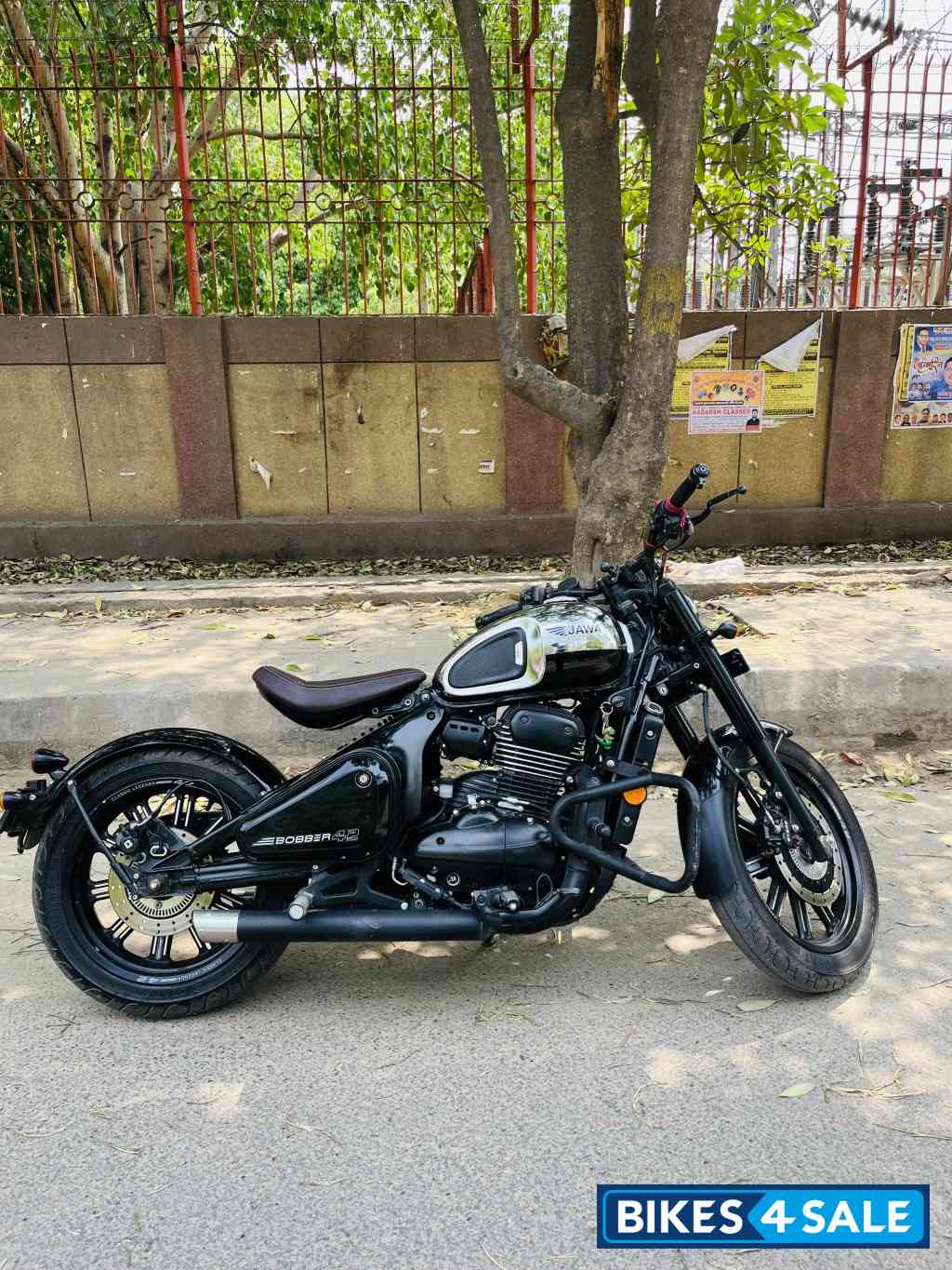 Jawa 42 Bobber Black Mirror