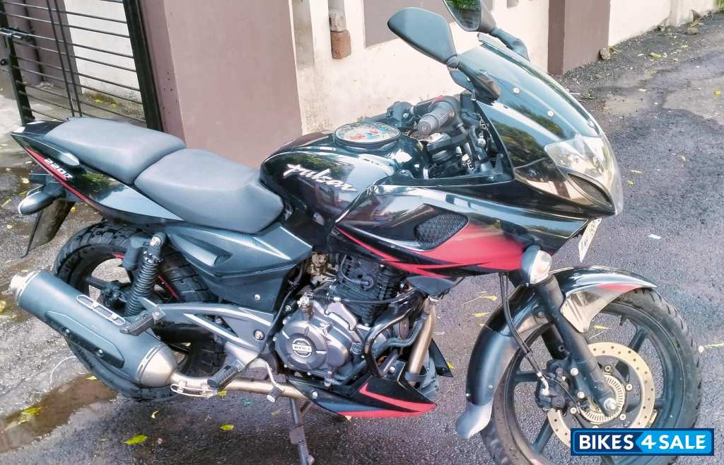 Bajaj Pulsar 220F Bajaj Pulsar 220F