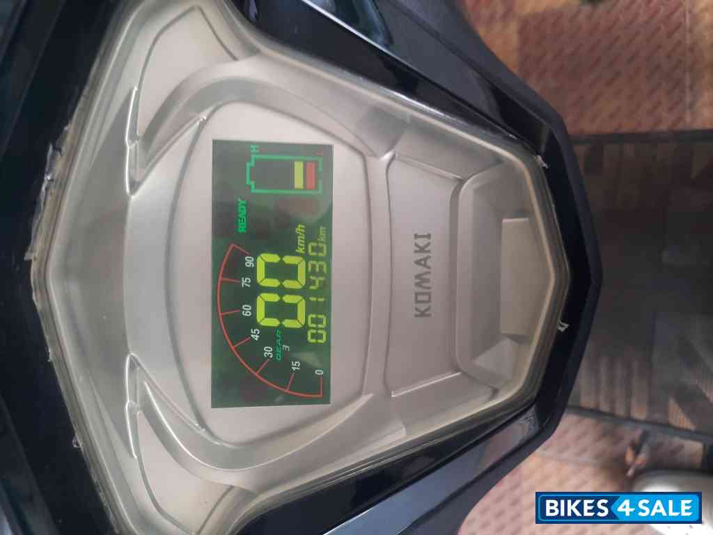 Black KOMAKI X-One 40 km/hr scooter