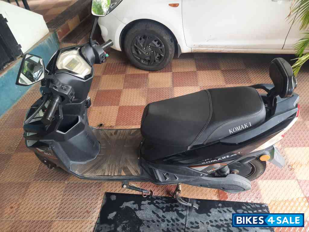 Black KOMAKI X-One 40 km/hr scooter